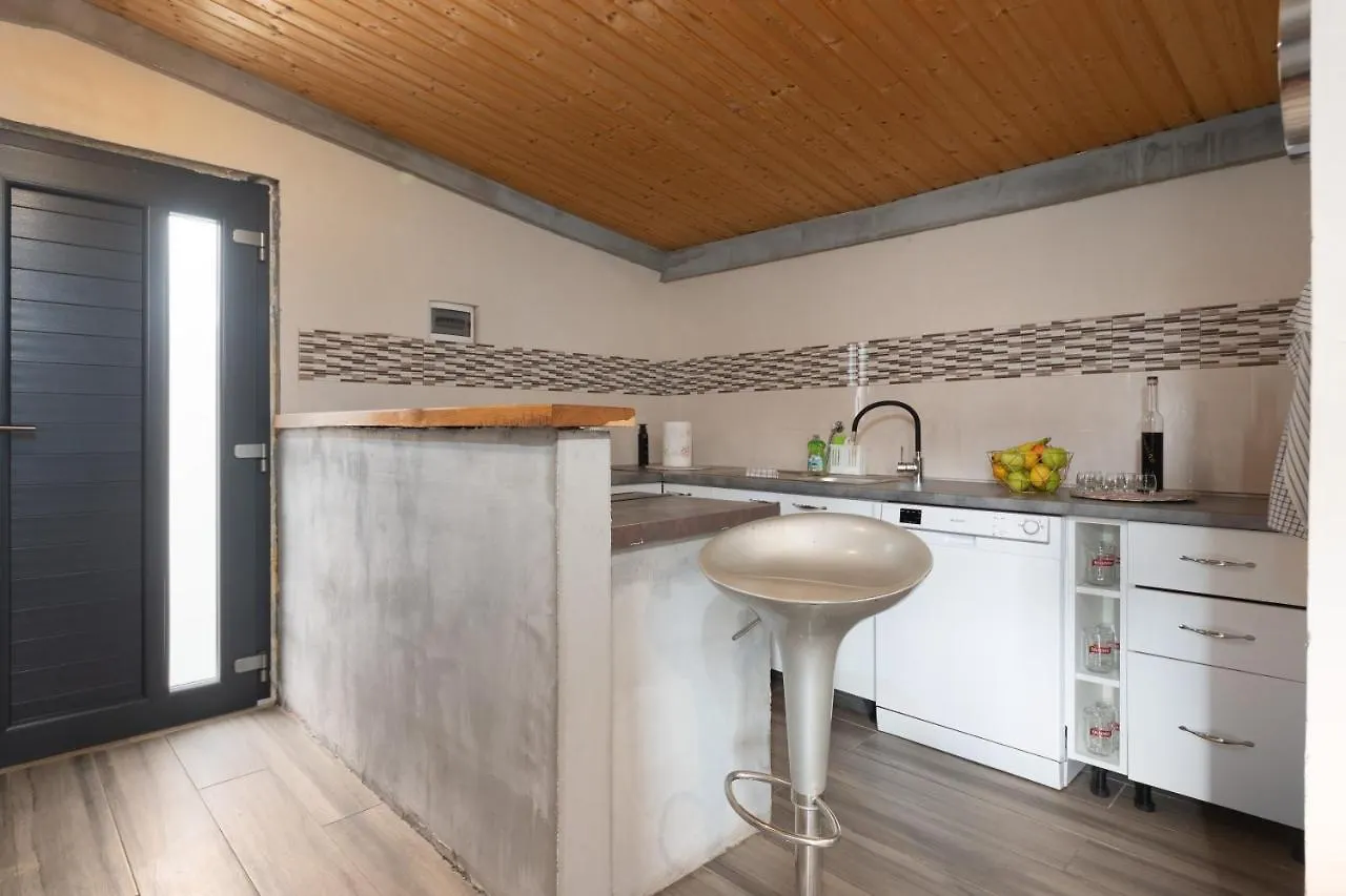 Lento Apartment Svetvincenat